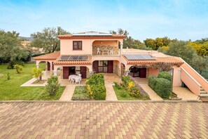 Exterior - Apartment 'Sardegnadream 7' with Private Terrace, Wi-Fi and Air Conditioning (Suaredda-traversa)