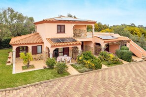 Exterior - Apartment 'Sardegnadream 8' with Private Terrace, Wi-Fi and Air Conditioning (Suaredda-traversa)