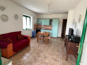 TV - Holiday Home 'La Terrazza A Tanaunella - Sardinia' with Sea View, Private Terrace & Wi-Fi (Budoni)