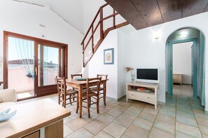 Interior - Orosei Domo Holiday Home with Mountain View, Private Terrace & Air Conditioning (Orosei)