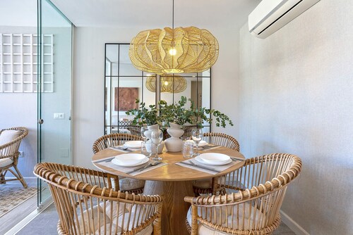 Bright 2BD Apartment in Central Malaga Plaza del Teatro II