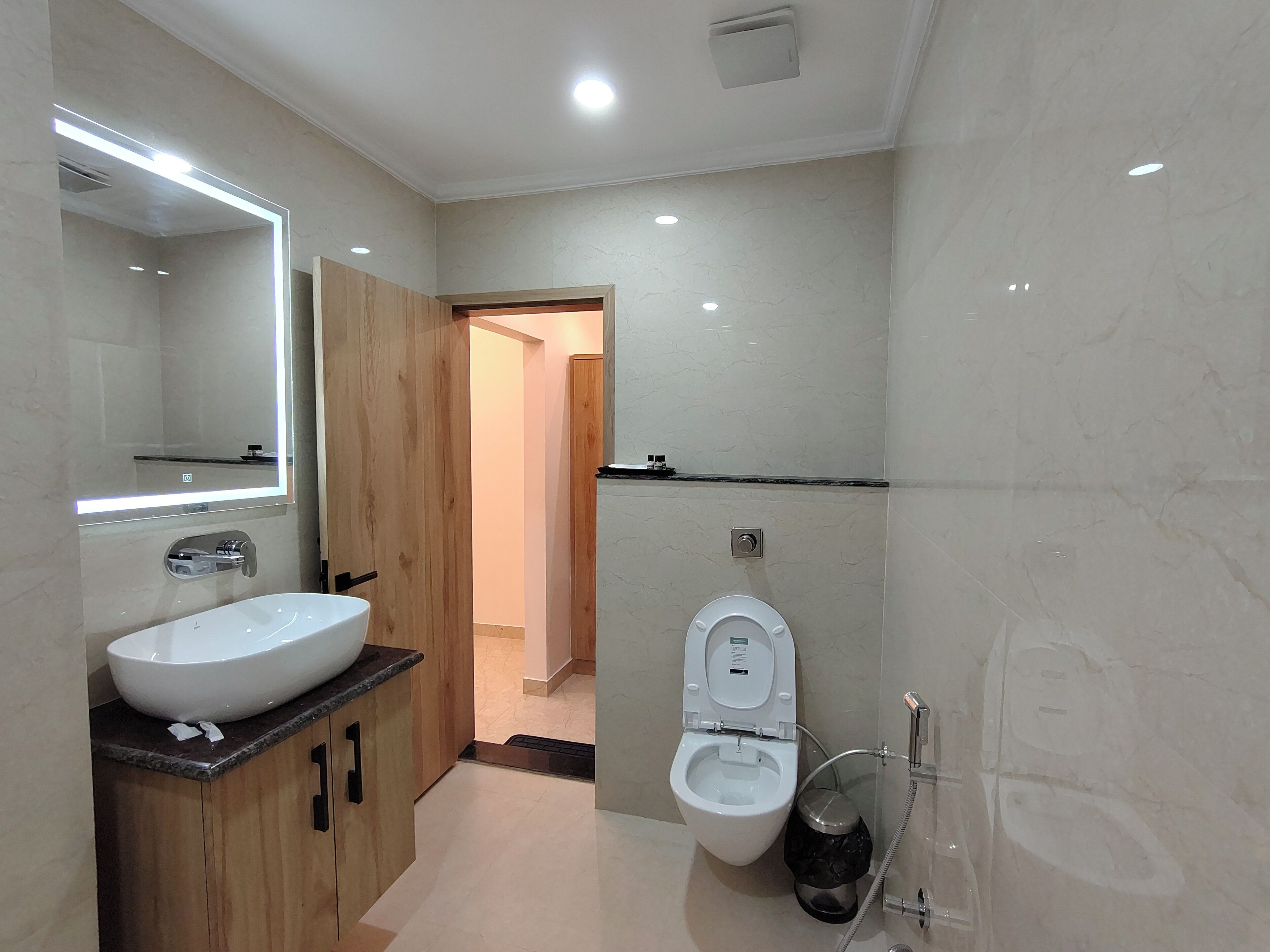 Deluxe Double Room, City View | Bathroom | Shower, free toiletries, soap, shampoo