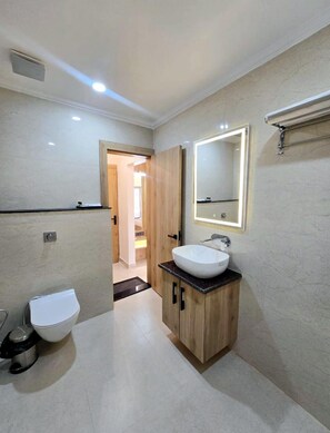 Shower, free toiletries, soap, shampoo - BABA PALACE (Ayodhya)