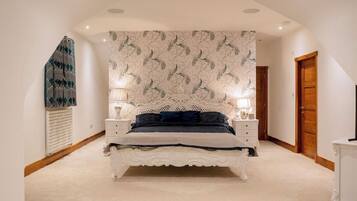 5 bedrooms, iron/ironing board, free WiFi, bed sheets