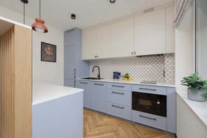 Fridge, microwave, oven, stovetop - Comfortable Apartment in the Center | Air Conditioning, 2 Bedrooms, Balcony (Warszawa)