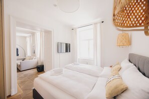 Apartemen Superior, pemandangan kota | Brankas, tirai kedap cahaya, setrika/meja setrika, dan Wi-Fi gratis