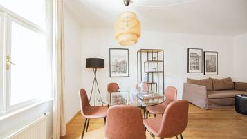 City-Apartment, Stadtblick | Wohnbereich