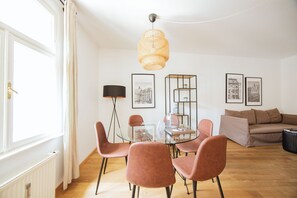 City-Apartment, Stadtblick | Wohnbereich