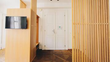 Superior-Apartment, Stadtblick | Wohnbereich