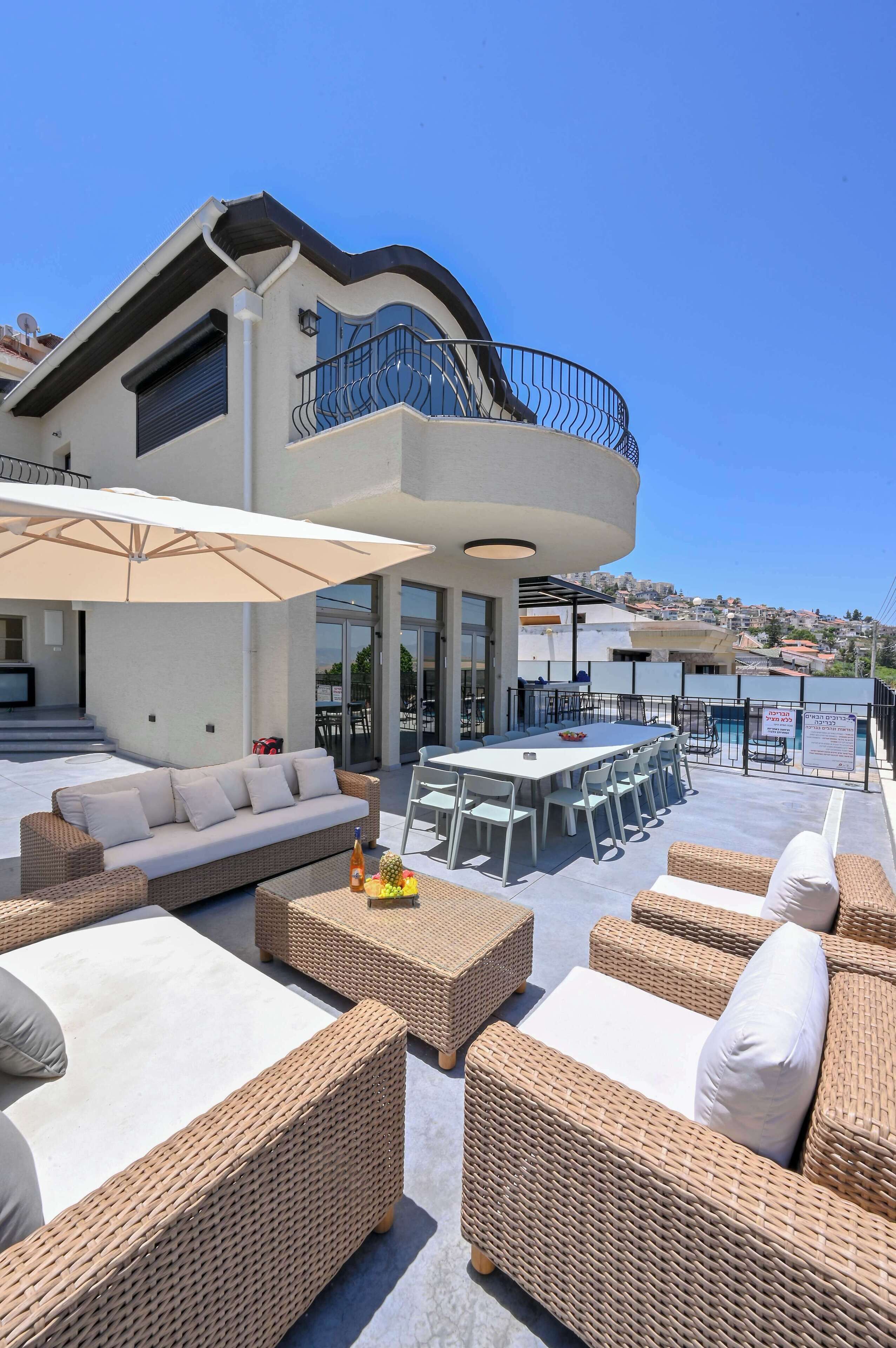 屋外ダイニングエリア