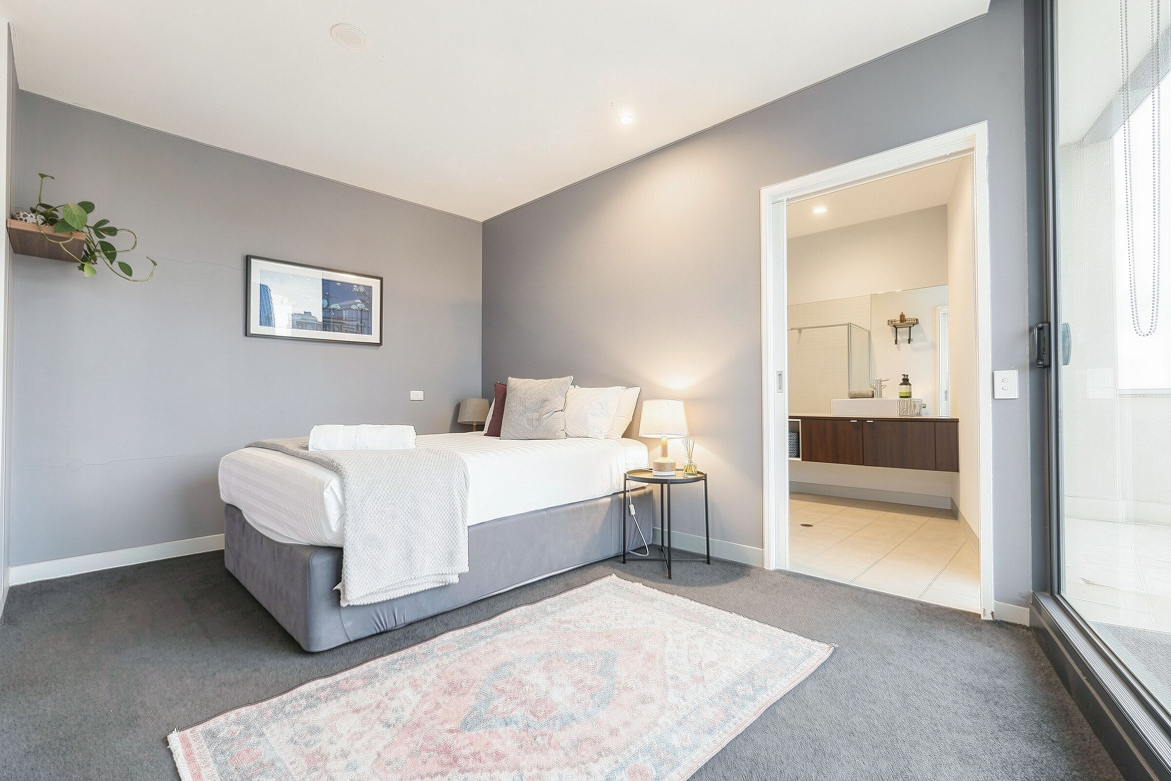 2 bedrooms, iron/ironing board, Internet, bed sheets