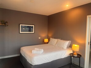 2 habitaciones, tabla de planchar con plancha, internet y ropa de cama 