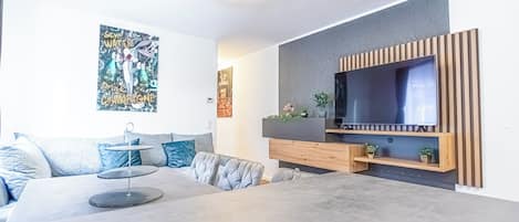 Basic Apartment | Living room