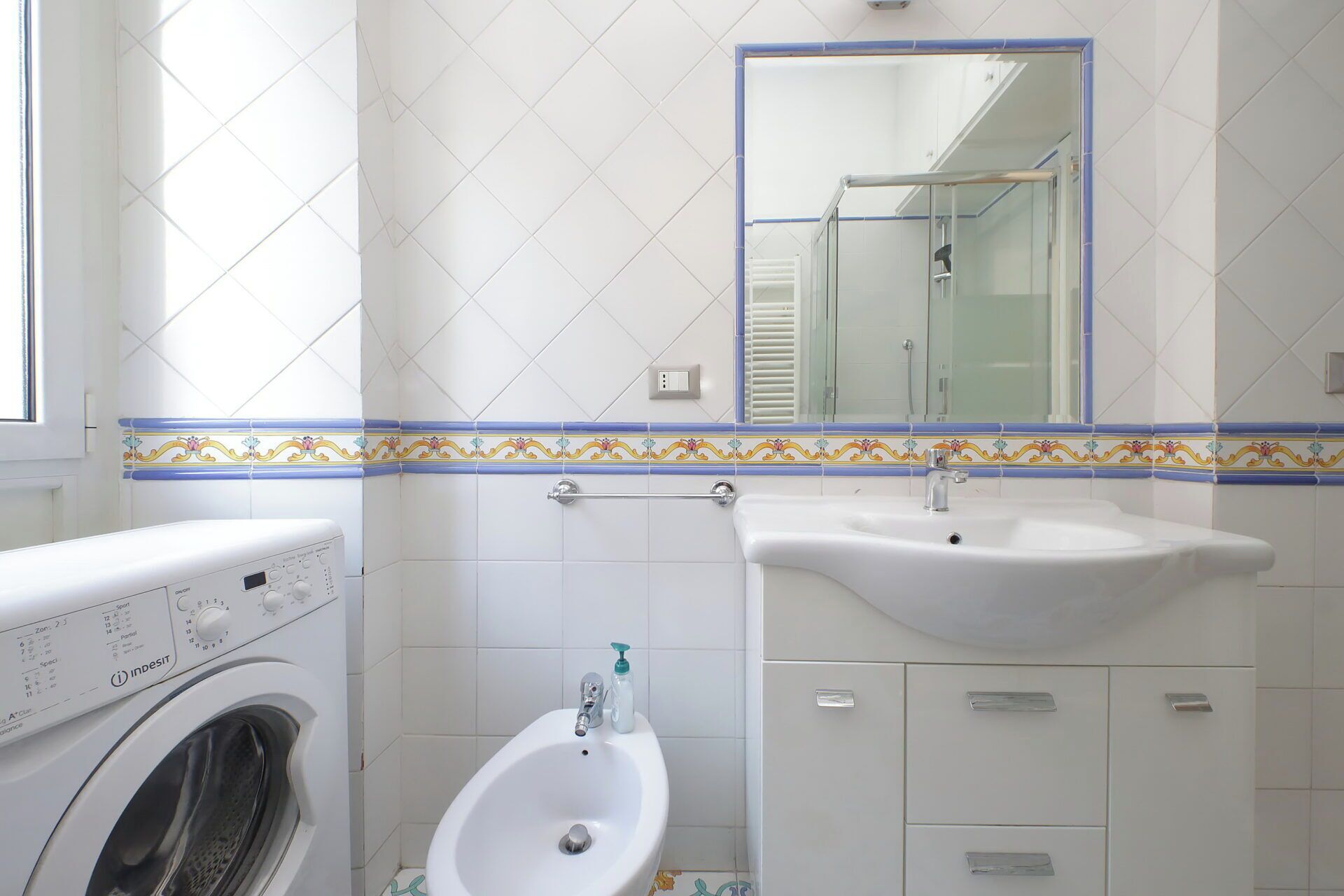 Dusche, Haartrockner, Bidet, Handtücher