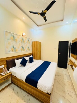 Deluxe-Doppel- oder -Zweibettzimmer | Schreibtisch, laptopgeeigneter Arbeitsplatz, kostenloses WLAN