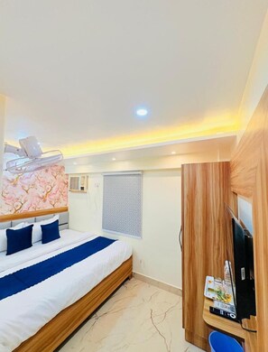 Bureau, espace de travail pour ordinateur portable, Wi-Fi gratuit