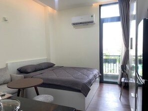 Deluxe Double Room, City View | Exterior - Lunaria Maison - Central Park (Ho Chi Minh)