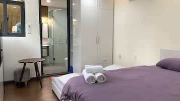 Family Room | Desk, laptop workspace, iron/ironing board, free WiFi