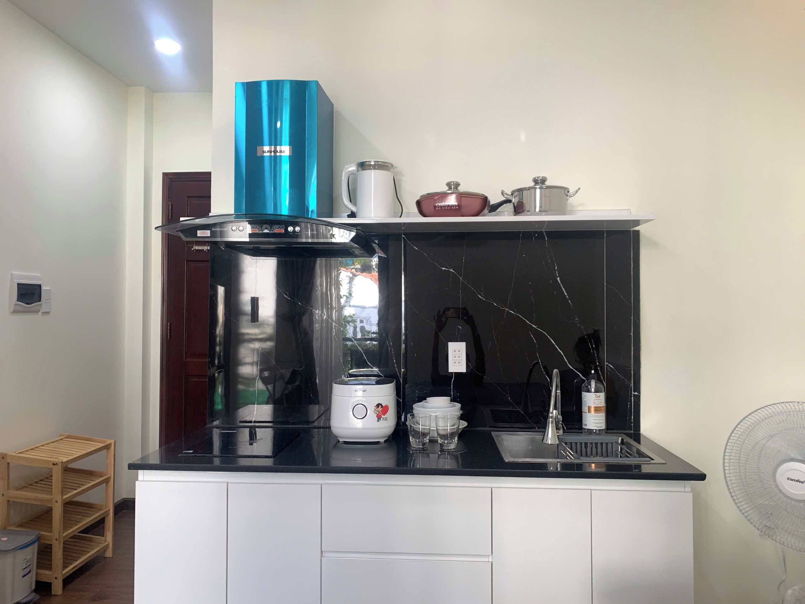 Deluxe Double Room, City View | Private kitchen | Fridge