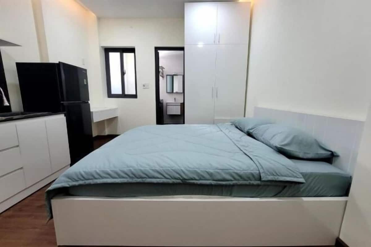 Desk, laptop workspace, iron/ironing board, free WiFi