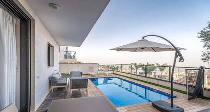 Garden Apartment Swimming Over the Lake - Private Pool