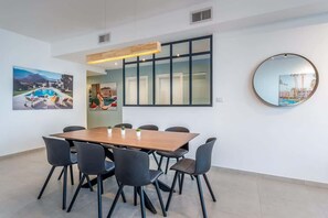 Dining - Garden Apartment Swimming Over the Lake - Private Pool (Tiberias)