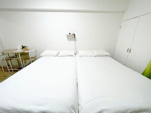 Iron/ironing board, Internet - XeroB HOUSE sunshine406 (osaka cyuo ward kawarayamachi)