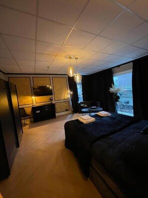 Junior Double Room | Free WiFi, bed sheets - Hotel 83 (Amsterdam)