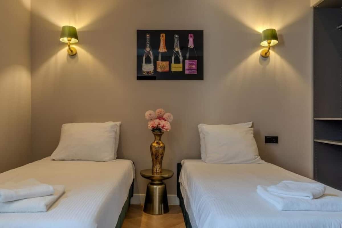 Deluxe Twin Room | WiFi (free), bed sheets