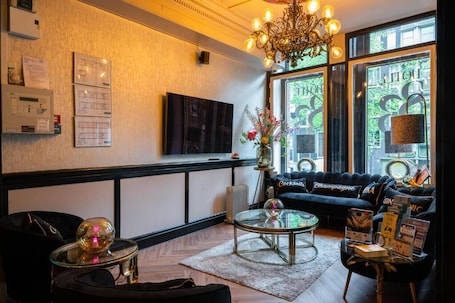 Interior. Hotel 83