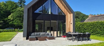 Spacious forest villa with a very generous living area and a large garden
