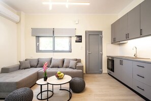 TV - Maria’s Beach Light Stay - Near the Sea (Tigaki)