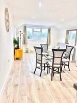 Apartamento, 1 quarto | Sala de jantar