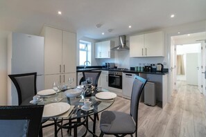 Apartment, 1 Bedroom | Dining room - Charming One-bedroom Apartment in the Heart of Oxford (Oxford)