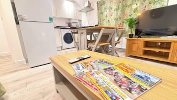 Apartment, 2 Bedrooms | Bahagian dalam