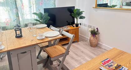 Bright Cozy 2 Bedroom Apartment in Oxford