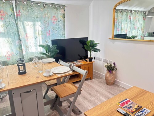 Bright Cozy 2 Bedroom Apartment in Oxford