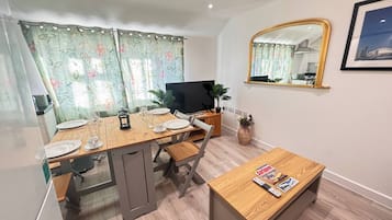 Apartment, 2 Bedrooms | Tempat makan