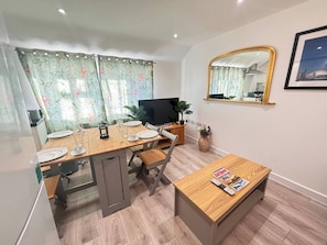 Apartamento, 2 habitaciones | Restauración
