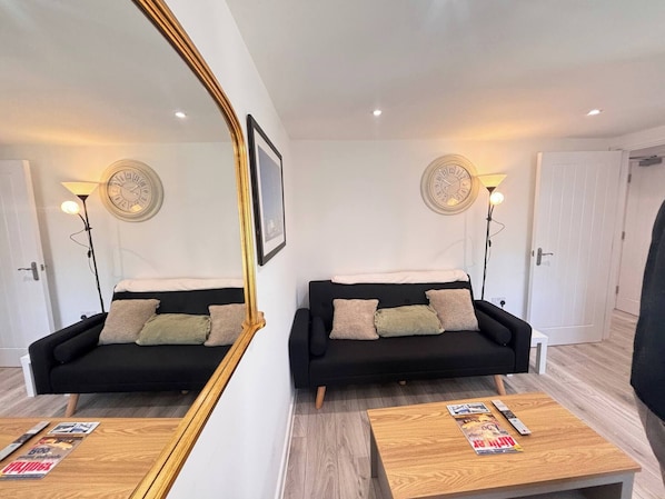 Apartment, 2 Schlafzimmer | Wohnzimmer