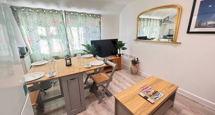 Bright Cozy 2 Bedroom Apartment in Oxford