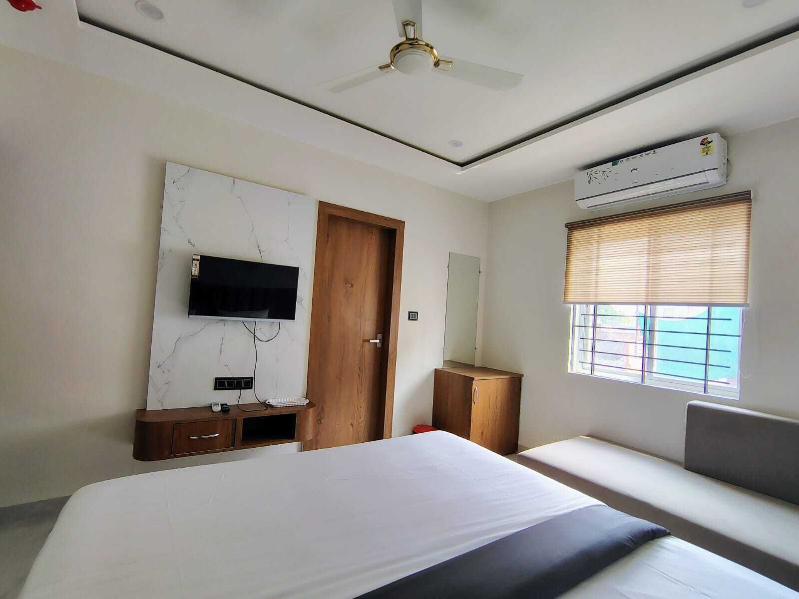 Family Room, Balcony | Free WiFi