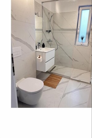 Shower, hair dryer, towels, soap - Ava Residence - Wonderful view of Rosenau Castle (Râșnov)