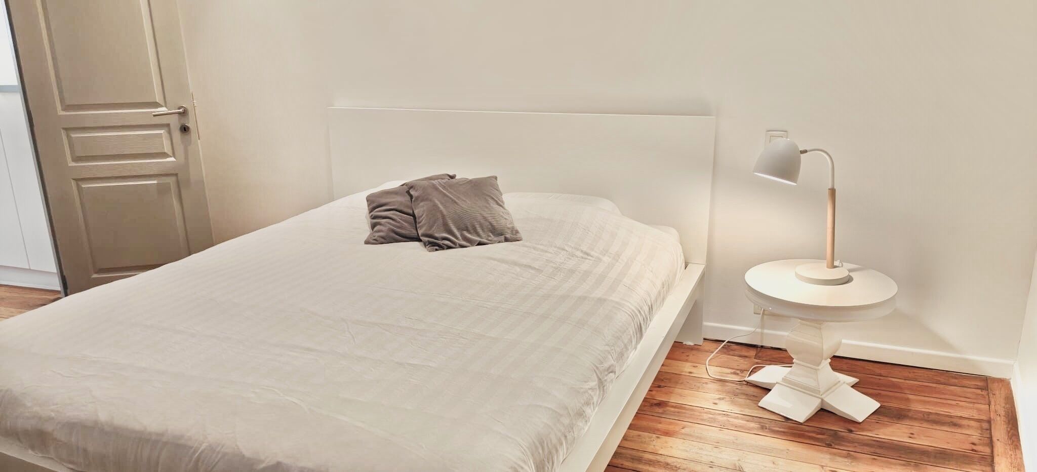 3 bedrooms, iron/ironing board, internet, bed sheets