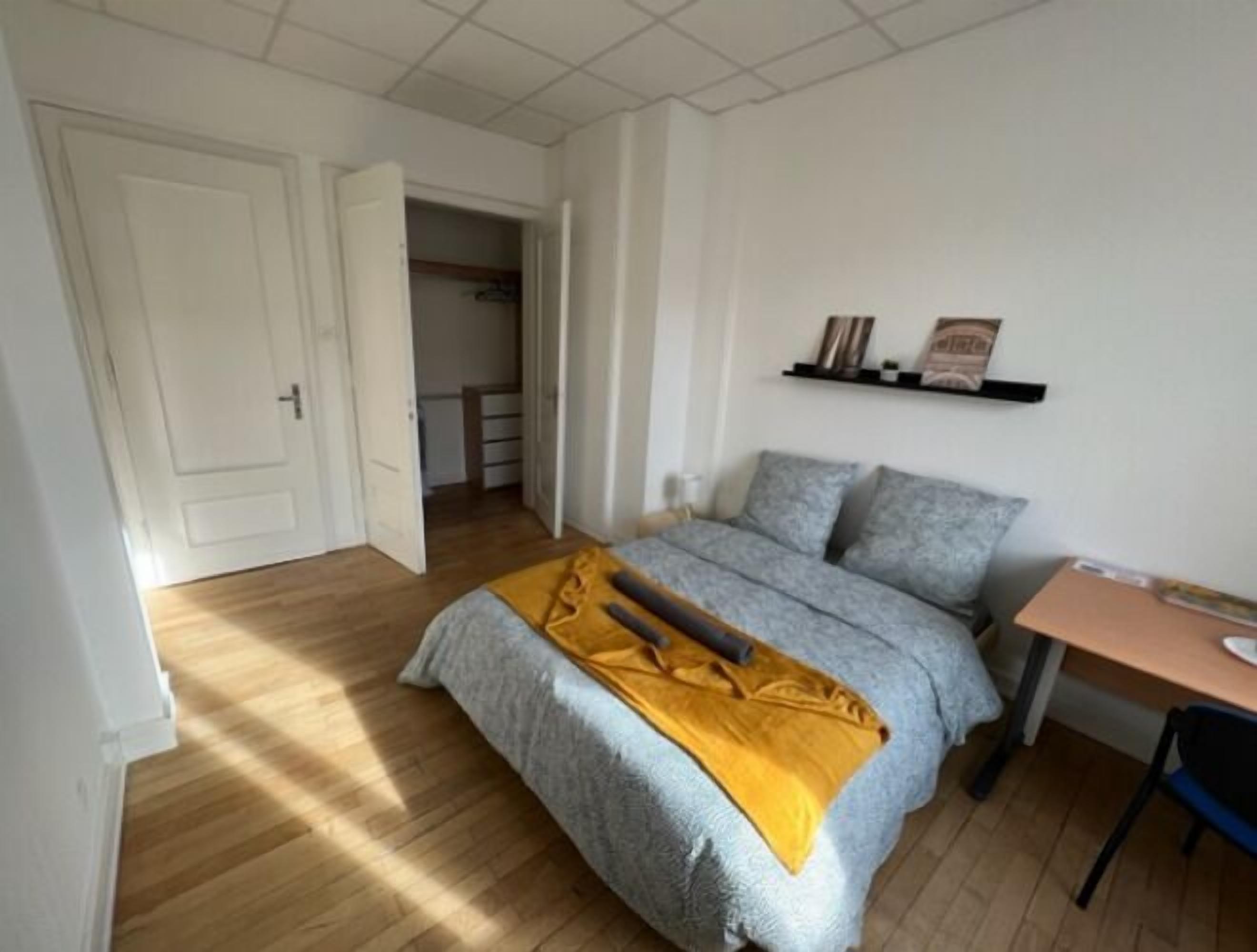 FOCH 208 | 書桌、免費 Wi-Fi、床單