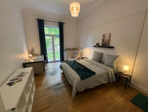 FOCH 205 | 書桌、免費 Wi-Fi、床單