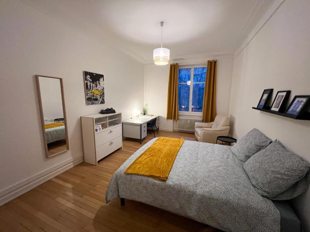 FOCH 207 | Työpöytä, ilmainen Wi-Fi, vuodevaatteet