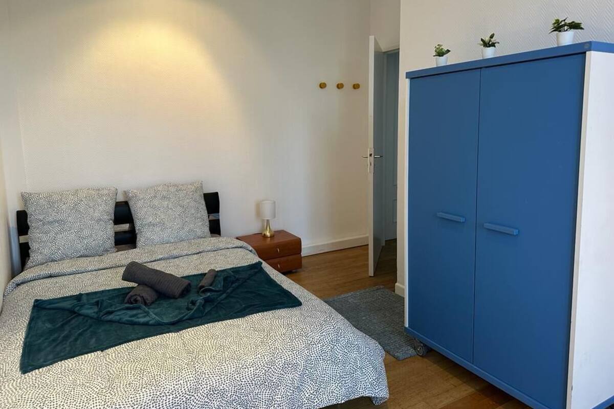 FOCH 206b | Bàn, truy cập Internet không dây miễn phí, bộ trải giường