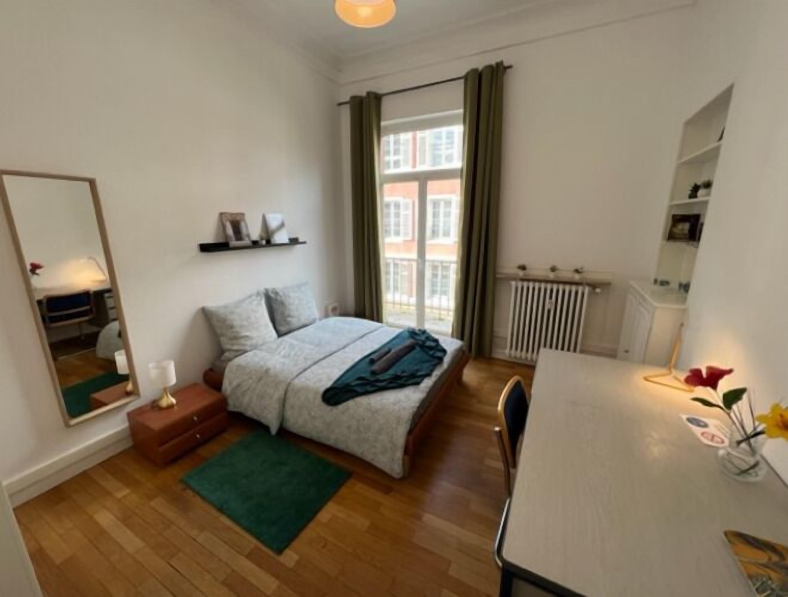 FOCH 202 | 書桌、免費 Wi-Fi、床單