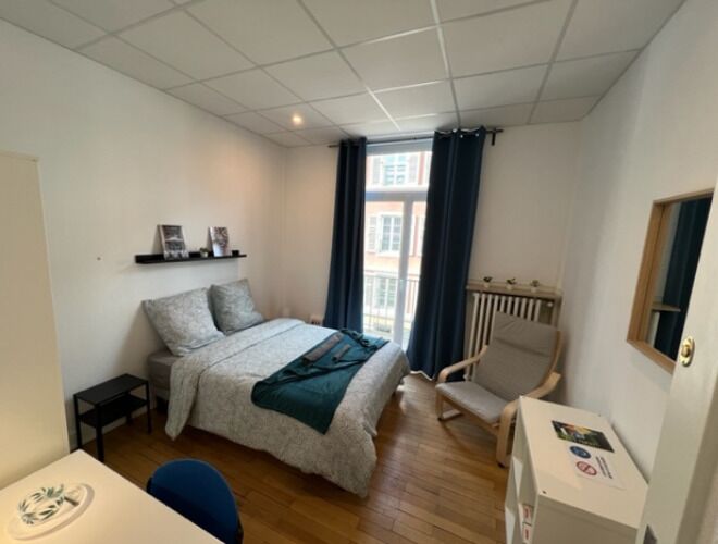 FOCH 201 | 書桌、免費 Wi-Fi、床單